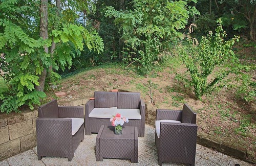 Arcevia Apartment | Flat in Piticchio with Scenic Views & Pool