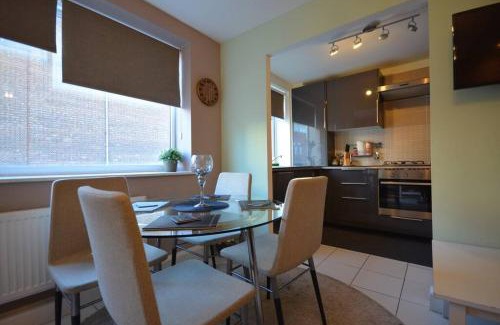 Camden Town with Primrose Hill Apartment | Flat in the heart of Camden Town