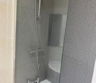 Addison Apartment | Flat next to Westfield shopping centre