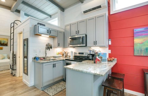 Upward House | Flat Rock Tiny Home: Fall Getaway w/Grill!