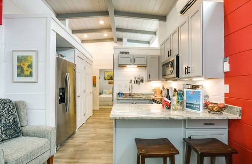 Upward House | Flat Rock Tiny Home: Fall Getaway w/Grill!