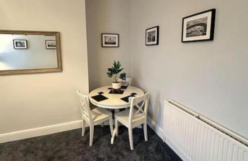 Blyth Apartment | Flat - Sleeps 3 - Pet friendly - Parking
