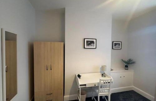 Blyth Apartment | Flat - Sleeps 3 - Pet friendly - Parking
