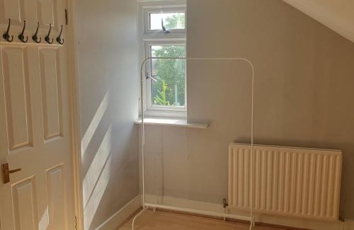 Elmers End Apartment | Flat with excellent transport links to central London.