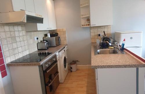 Elmers End Apartment | Flat with excellent transport links to central London.