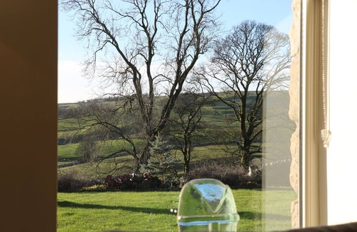 Skipton House | FLATT HOUSE BARN, character holiday cottage, with hot tub in Malham