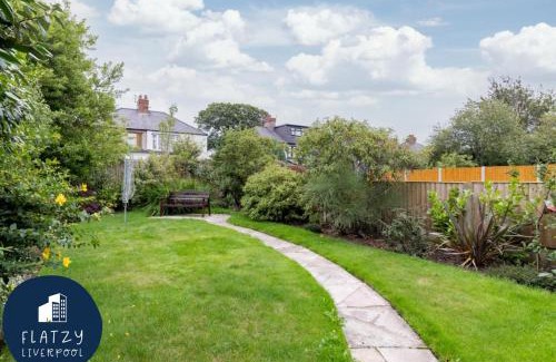 Aigburth Apartment | Flatzy - Charming Garden Annexe in Aigburth with Kitchenette