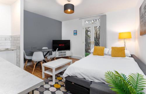 Sefton Park Apartment | FLATZY - Stylish Abode on Doorstep of Sefton Park *10 minutes to Centre*