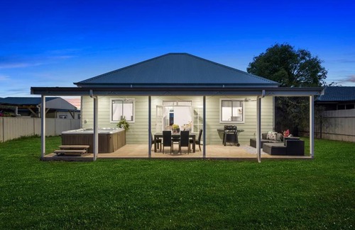 Cessnock House | Flawless, Fresh, Federation, Spa