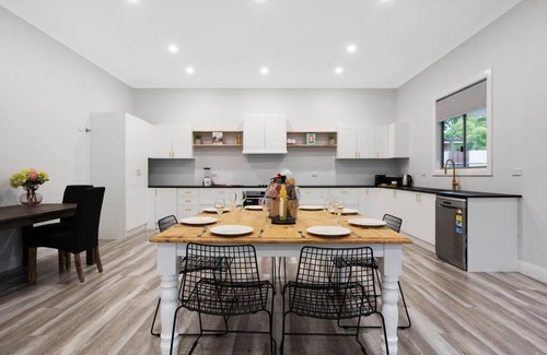 Cessnock House | Flawless, Fresh, Federation, Spa