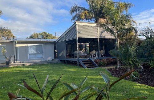 Christies Beach House | Flawless on Fenton Christies Beach