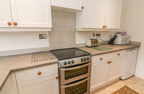 Carnforth Cottage | FLESHBECK COTTAGE, family friendly, with open fire in Kirkby Lonsdale