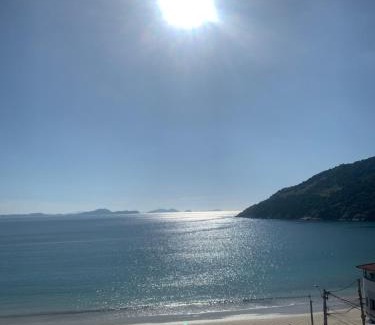Praia dos Anjos House | Flet pé na areia dos anjos