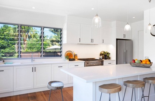 Meroo Meadow House | Fletchers Lane Escape – rural resort vibes, sweeping views, pool, tennis court, close to Berry