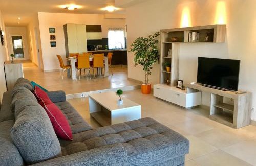 Gzira Apartment | Fleur de Mai Apartment with Terrace