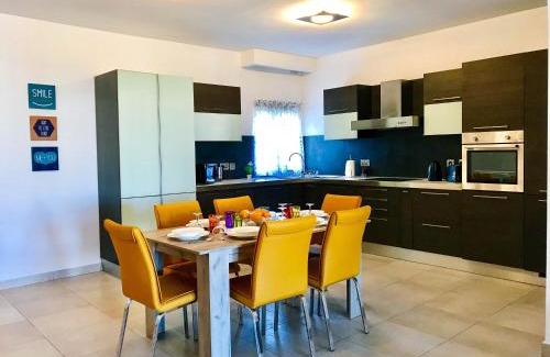 Gzira Apartment | Fleur de Mai Apartment with Terrace