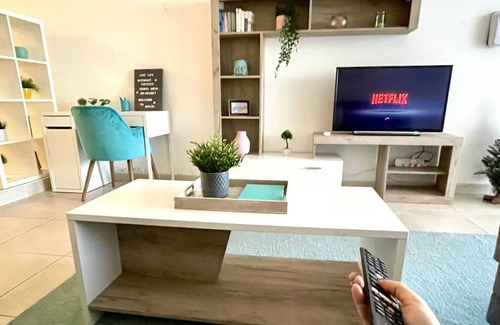 Gzira Apartment | Fleur de Mai Suite-hosted by Sweetstay