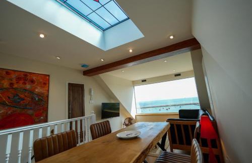 Brixham House | Fleur de Sel - Upside Down Cottage with Spectacular View & Parking