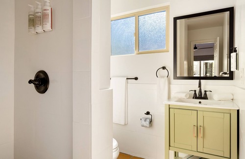 Uptown Design District Hotel | Fleur Noire Hotel - 21 and Over