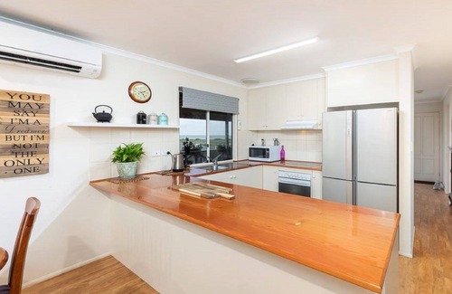 Bremer House | Fleurieu Accommodation | Milang: A Lakefront Retreat and Its Majestic Alexandrina Lake View