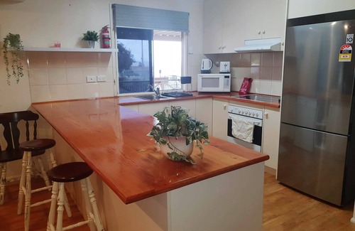 Bremer House | Fleurieu Accommodation | Milang: A Lakefront Retreat and Its Majestic Alexandrina Lake View