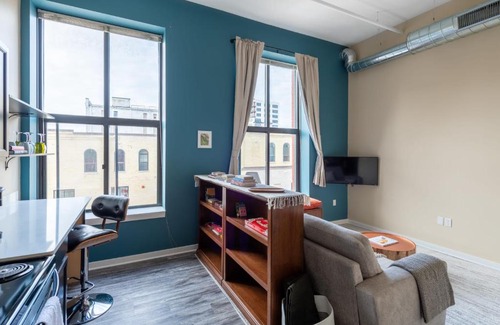 Fifth Ward Apartment | Flexhome Walker's Point Studio A3