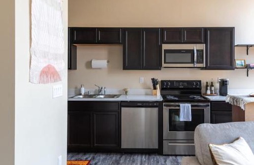 Fifth Ward Apartment | Flexhome Walker's Point Studio A3