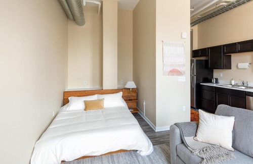 Fifth Ward Apartment | Flexhome Walker's Point Studio A3