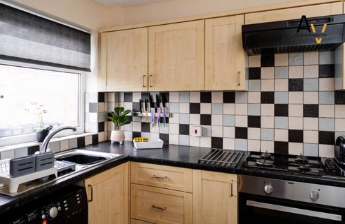 Northampton House | Flexible 2-Bed House: Ideal for Business Trips