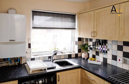 Northampton House | Flexible 2-Bed House: Ideal for Business Trips