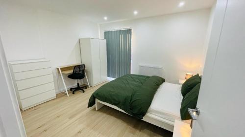 Chadwell Heath Apartment | FlexiLux Stays - Luxury Brand New Apt L1B233
