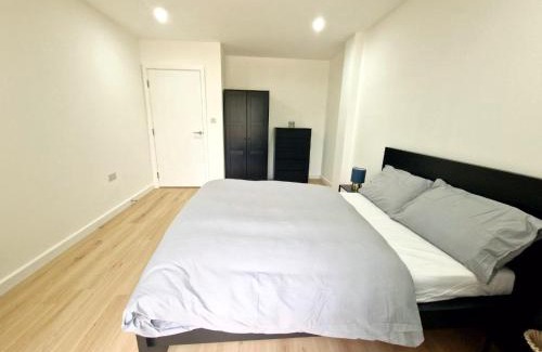 Chadwell Heath Apartment | FlexiLux Stays - Luxury Brand New Apt L1B134