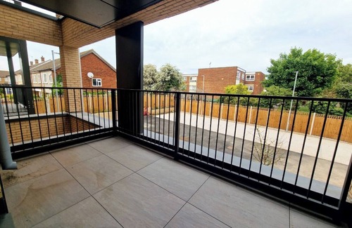 Chadwell Heath Apartment | FlexiLux Stays - Luxury New Apt. L1B134