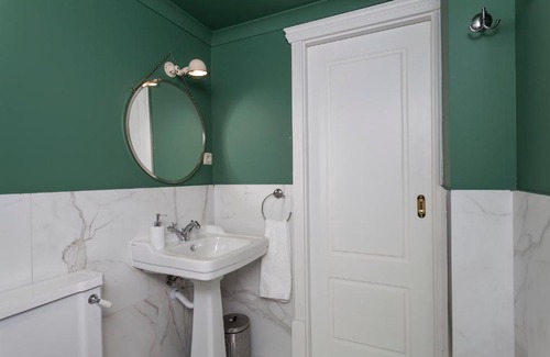 Oliveira do Douro House | FLH Gaia Quinta de Sá - Country House