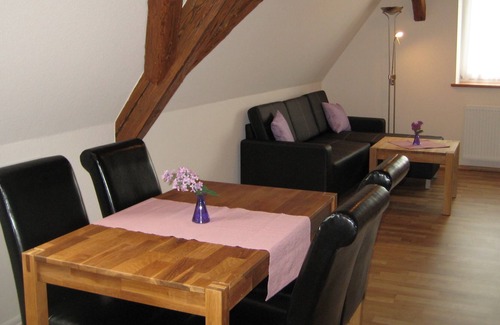 Sommerhausen Apartment | Fliederblüte | modernes Appartement mit 50m2 im 2. Obergeschoss