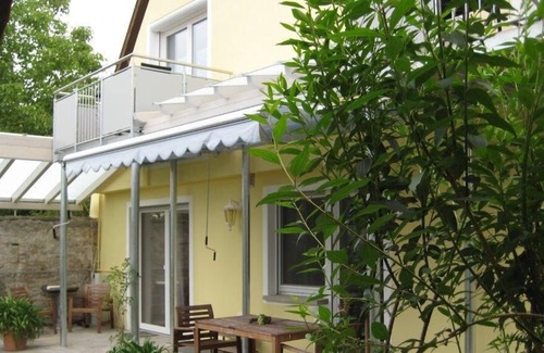 Sommerhausen Apartment | Fliederblüte | modernes Appartement mit 50m2 im 2. Obergeschoss