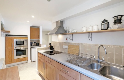 Emsworth Cottage | Flint Cottage , Emsworth - a cottage that sleeps 4 guests in 2 bedrooms