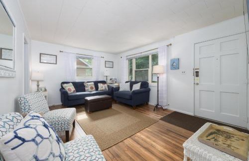 South Haven House | Flip Flop Cottage - Cute and comfortable cottage located just three blocks from Lake Michigan!