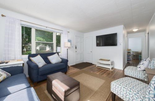 South Haven House | Flip Flop Cottage - Cute and comfortable cottage located just three blocks from Lake Michigan!