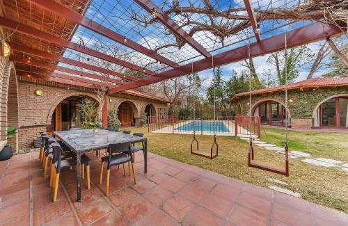 Chacras de Coria House | Fliphaus Wine Country Villa 20 pax 9 Bd Pool & Jacuzzi