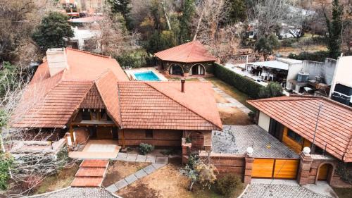 Chacras de Coria House | Fliphaus Wine Country Villa 20 pax 9 Bd Pool & Jacuzzi
