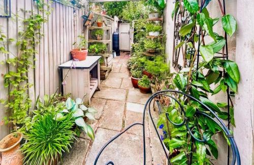Kington House | Flo's Cottage