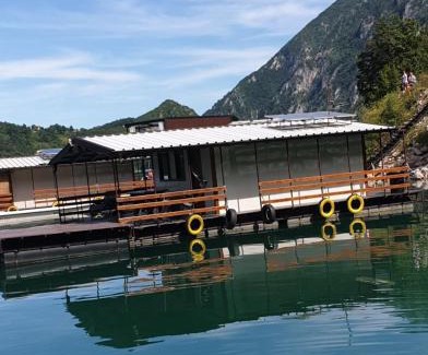 Milici Apartment | Floating apartments