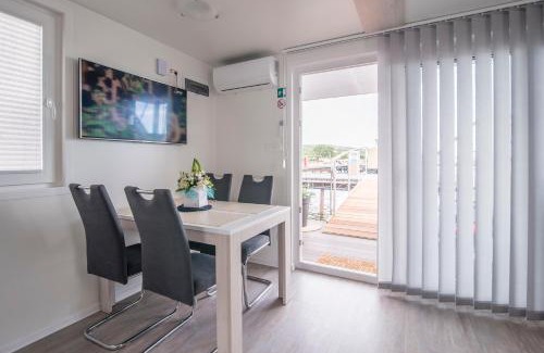 Punat Apartment | Floating Holiday Home