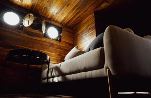 Tanjungbenoa Boat Rental | Floating Hotel SALTWATER COWBOYS