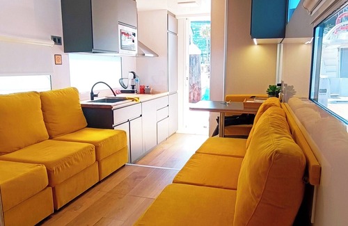 Vigo Boat Rental | Floating House in the center of Vigo