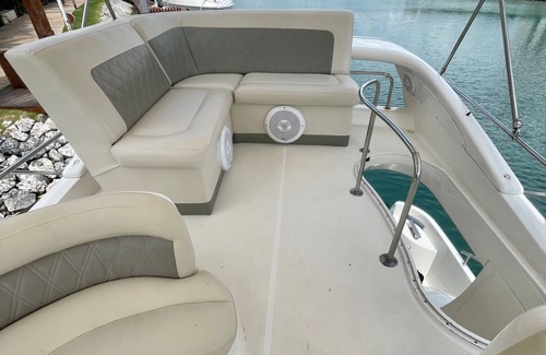 Zona Hotelera Boat Rental | Floating Loft IV - Cancun Mexico HZ - 44' - 2bed 1bath by Floating Lofts, Inc.