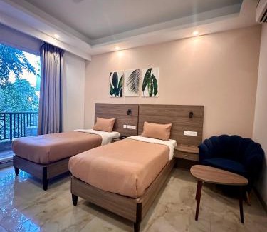 DLF City Hotel | Flock Hotel I Golf Course Road Near Dlf Phase 1 Metro station I Gurugram