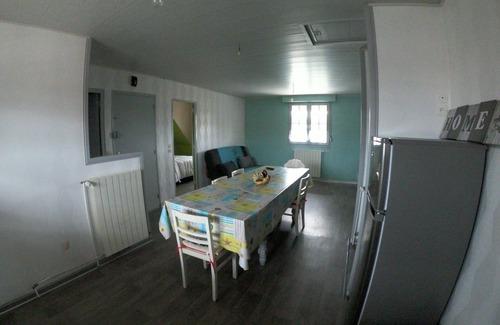 Sainte-Cecile-Plage Apartment | Floor of a detached house, near the beach