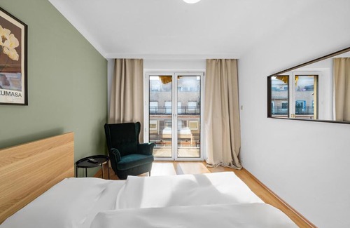 Schottenfeld Apartment | Flora Collection